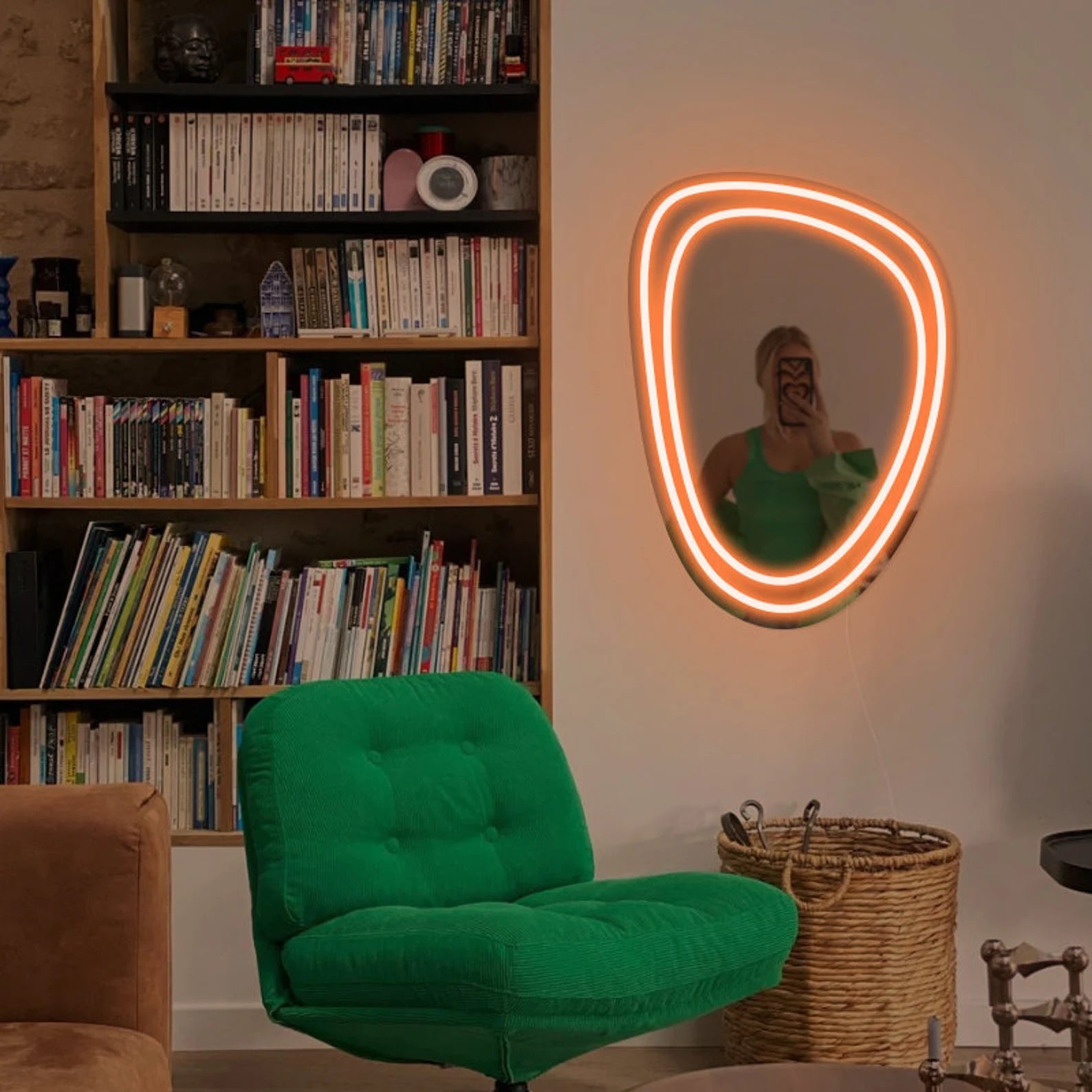 Globby - LED Neon RGB Mirror